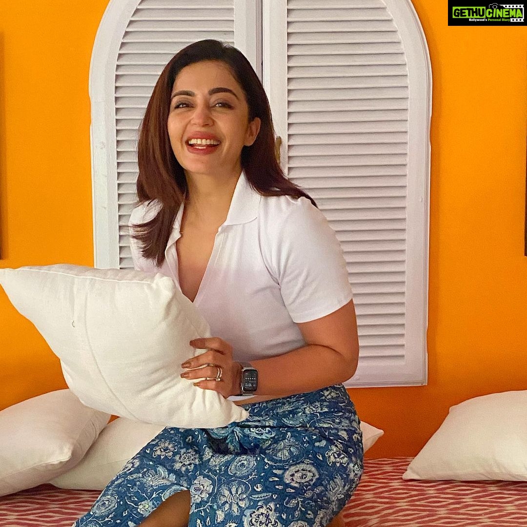 Neha Pendse - 79.8K Likes - Stay home,Stay safe and indulge in some pillow fight !!