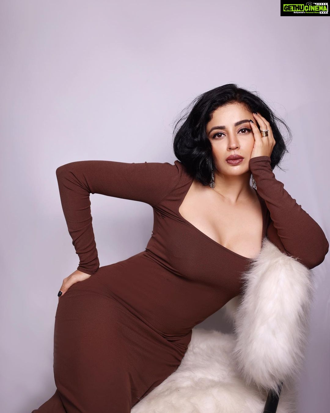 Neha Pendse - 88K Likes - More like Morticia but brown 🤎