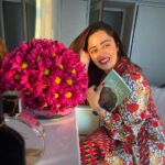 Neha Pendse Instagram - A lil sunshine and a whole bunch of flowers .. is all I need on a Sunday !! Pic @sanskruti_balgude_official