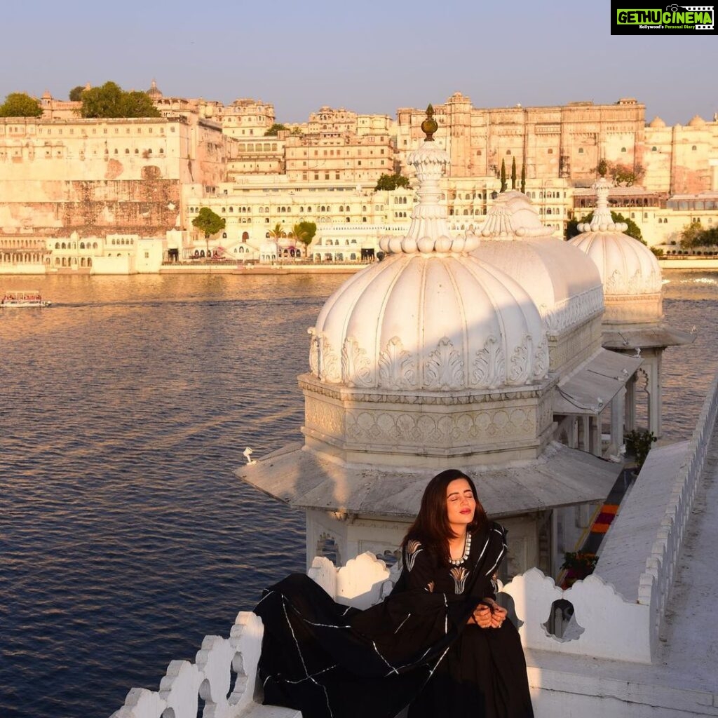 Neha Pendse Instagram - 🖤 🤍 Taj Lake Palace, Udaipur, India