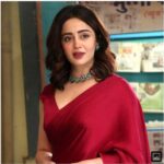 Neha Pendse Instagram - Thank you to every person who has showered me with love already.. can’t wait to meet you all tonight at 10.30 on @andtvofficial as Anita bhabhi .. Aaj raat se #bgph ❤️