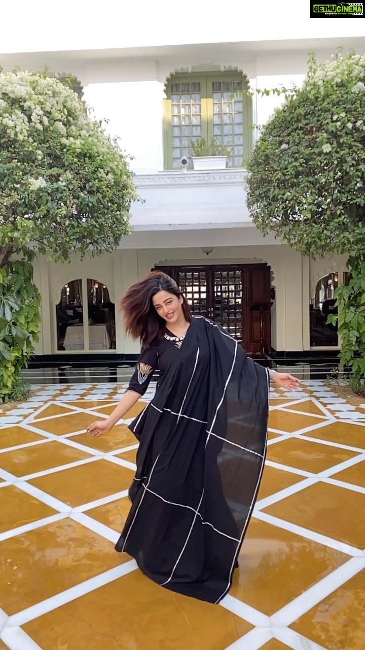 Neha Pendse Instagram - Fav song , fav place , fav @bunaai