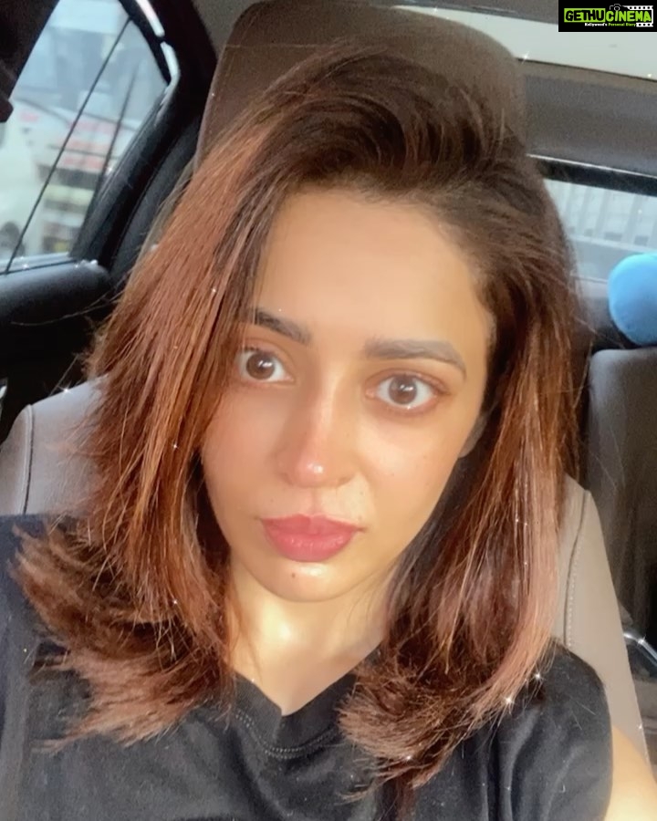 Neha Pendse Instagram - Day one for #bjgph. Getting used to being stuck in traffic for hrs. (Gonna share more details abt my commute soon) But for now , I need ur best wishes and good vibes 🤩❤️
