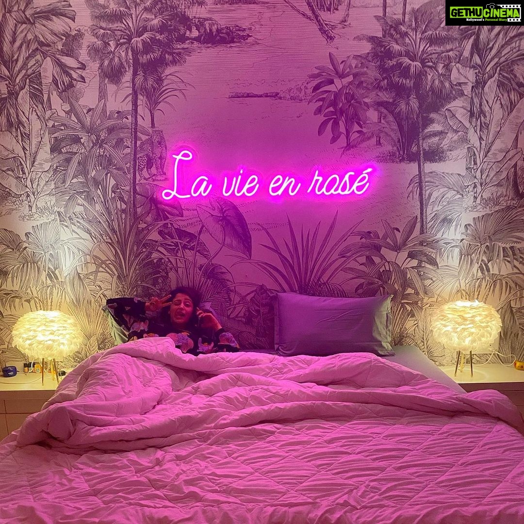Neha Pendse Instagram - Good night Monday , c u in 2021 !!