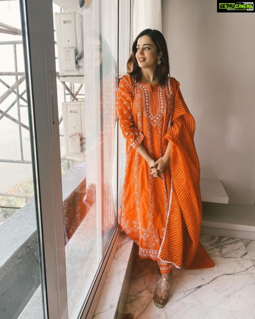 Neha Pendse Instagram - Casual sundaying @banarsidasandsons