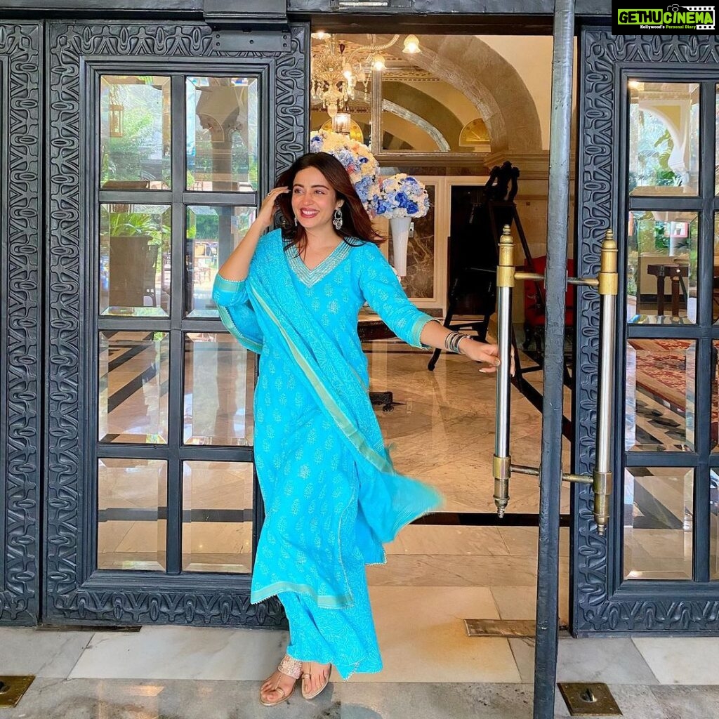 Neha Pendse Instagram - Make happiness a priority and be gentle with urself in the process 💙 Wearing @rangtaara Earrings @tribebyamrapali