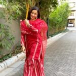 Neha Pendse Instagram - Something so beautiful about how this @gopivaiddesigns festive wear makes me feel ❤️ Captured @saneshashank Jewellery @sheetal.creations
