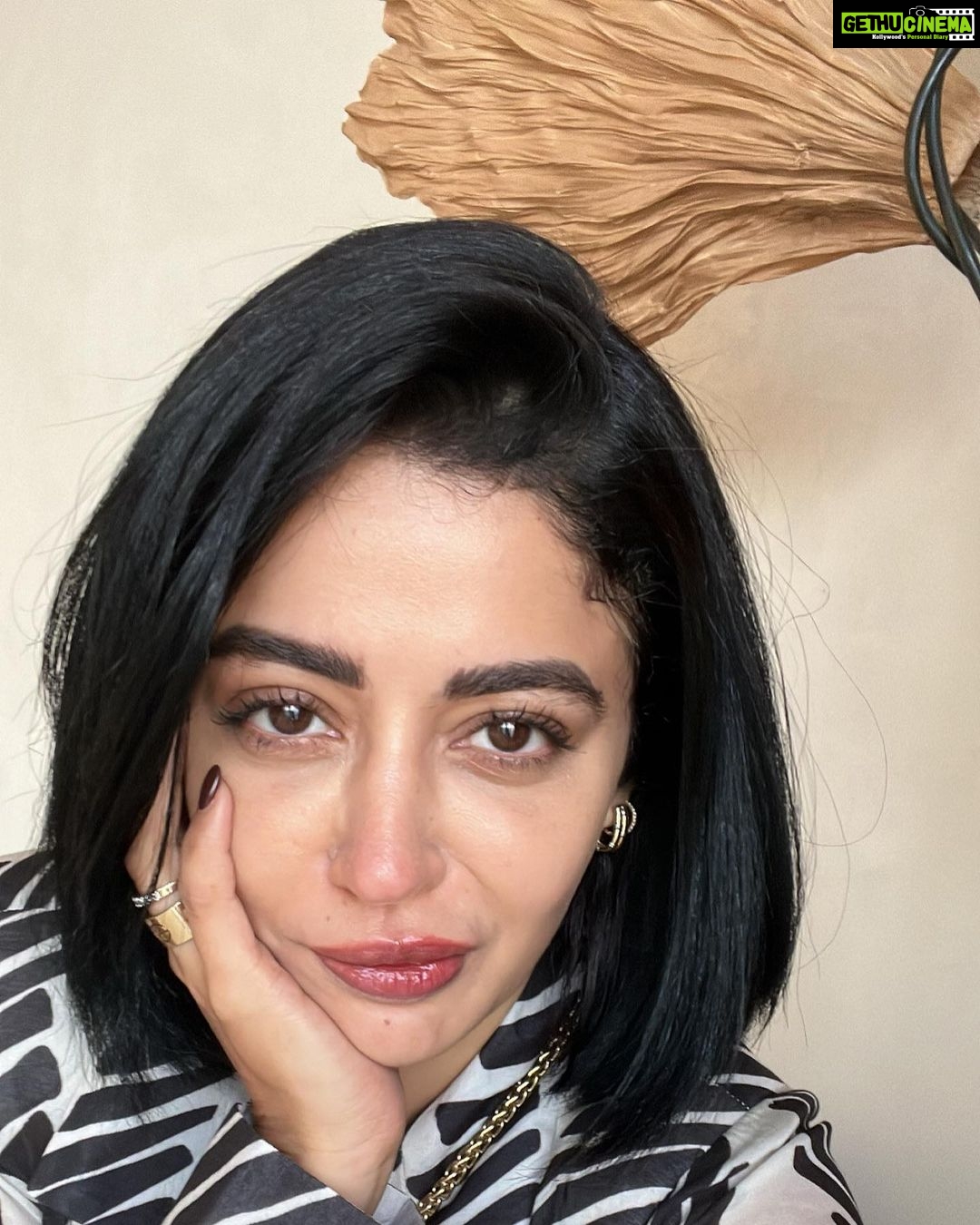 Neha Pendse Instagram - Dil toh aakhir dil hai na, meethi si mushkil hai na,