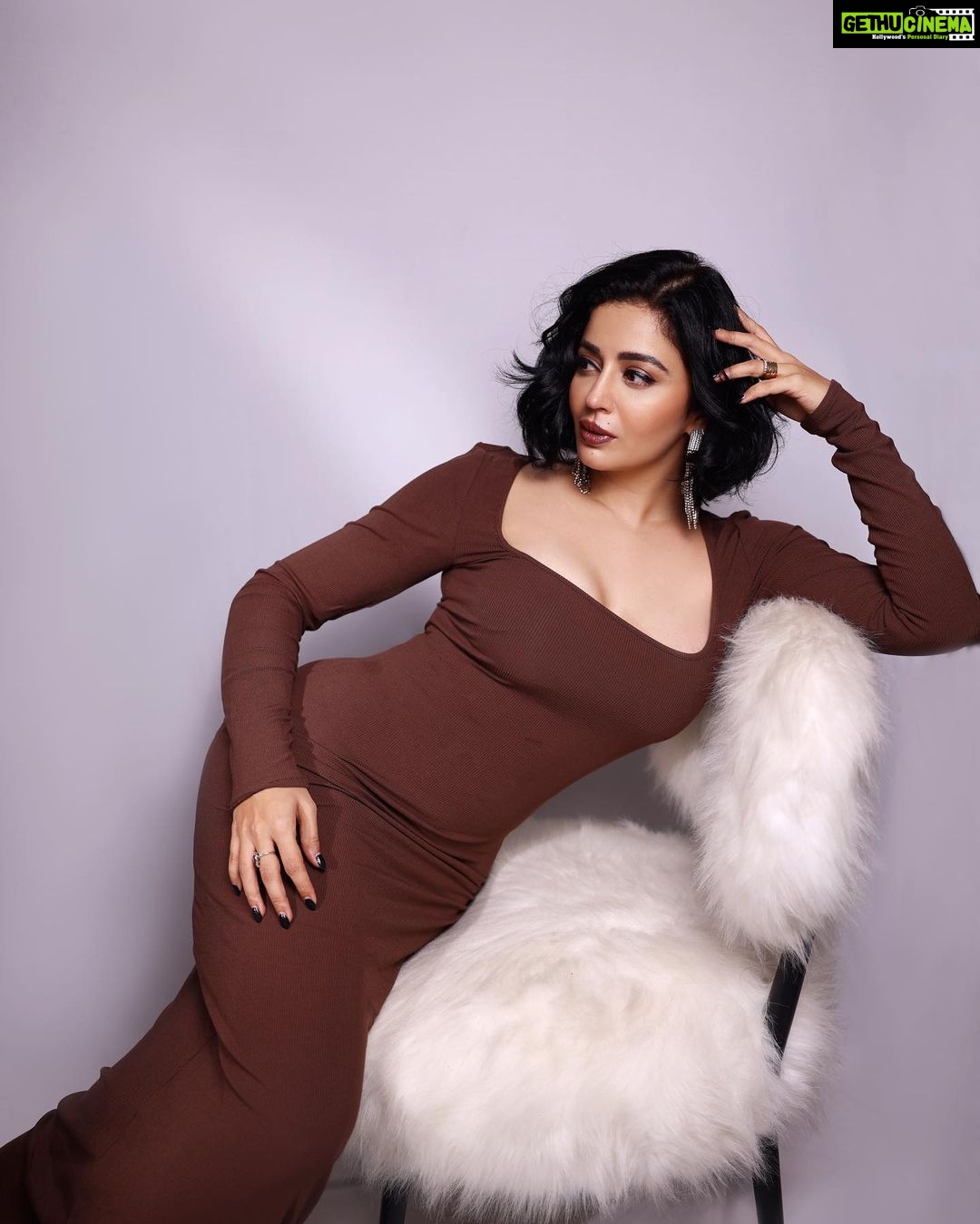 Neha Pendse - 88K Likes - More like Morticia but brown 🤎