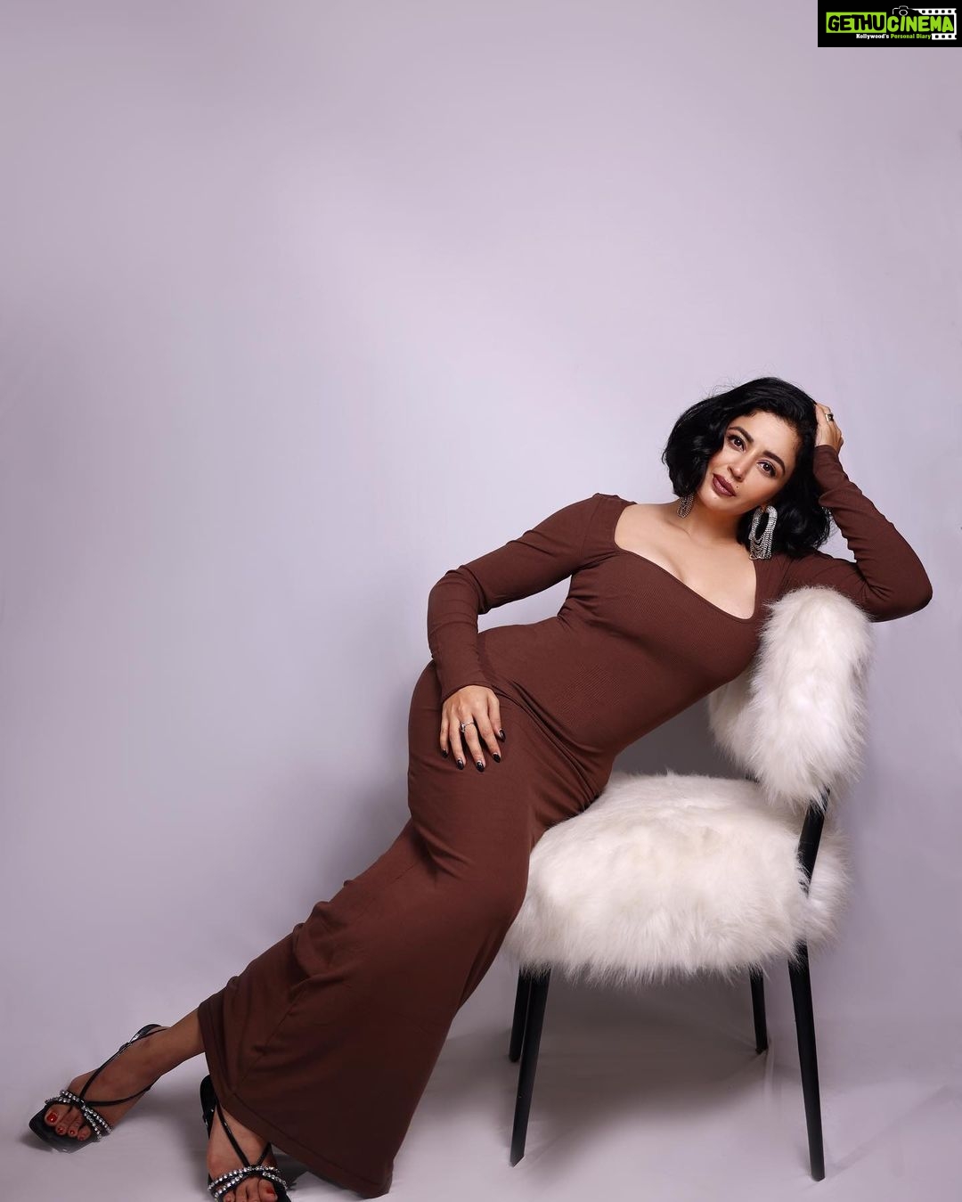 Neha Pendse - 88K Likes - More like Morticia but brown 🤎