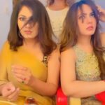 Neha Prajapati Instagram - Kya karu.. kya karu..🤨 . . #reels #reelsinstagram #comedy #funnymemes #trend #explore #explorepage #reelitfeelit #viral #nehaprajapati