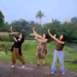 Neha Prajapati Instagram - Mandatory dance on barso..😋 #reels #reelsinstagram #instagramreels #trendingreels #reelitfeelit
