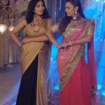 Neha Prajapati Instagram - When DOLLY n HARNEET get into a dance-off💃🏻 Firecrackers are bound to go on 🔥 . . #dharampatnii #colorstv #mustwatch #aajanachle #nehaprajapati #ashitadhawan #dabbangdhawan #dancereel #dancechallenge #dance #dancelife #passion #firstlove #goodvibes #reel