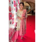 Neha Prajapati Instagram - About last night.. ZEE RISHTEY NOMINATION PARTY. #Bhagyalakshmi @zeetv MUA- @rohitmakeover Styled by - @tripzarora @ankitbhatia14 @urmimala9427 #zra #ZRA2022 #nominationparty #Rano #Ranobajwa #actorslife #grateful #nightparty #zeetv The Westin Mumbai Garden City