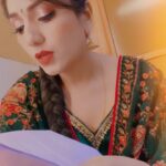 Neha Prajapati Instagram – Padha hai meri jaan.. 

#reels #reelitfeelit #reelsinstagram #viral #viralreels #reelsindia #explorepage #explore #trendingreels