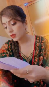Neha Prajapati Instagram - Padha hai meri jaan.. 

#reels #reelitfeelit #reelsinstagram #viral #viralreels #reelsindia #explorepage #explore #trendingreels