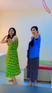 Neha Prajapati Instagram - Madness in one frame🤣 aree scene k liye bula lo yaar🤣🤣😂 

#reelitfeelit #reelsinstagram #reelkarofeelkaro #masti #reels #instagramreels #instagram