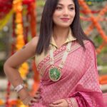 Neha Prajapati Instagram - Happy गुडी पडवा.. Styling- @devikamehta1111 . . #instagram #instagood #instapic #piocoftheday #sareelove #happygudipadwa