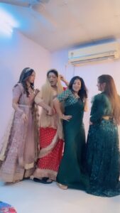 Neha Prajapati Instagram - Caption this madness..👆🏻
.
#reels #reelsinstagram #reelitfeelit #feelitreelit #comedy #trendingreels #fun #partnersincrime #dancing #crazygirls #laughter #friendshipgoals #instagramreels #dharampatni #instagram #instagrammers