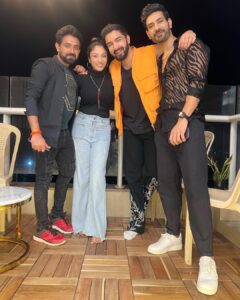Neha Prajapati Instagram - What a crazy night..
Congratulations for new house 
@imrohitsuchanti 
.
#friends #friendshipgoals #celebration  #newhouse🏡 #party #food #laughter #fun #crazynight #instagram #instagood