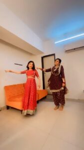 Neha Prajapati Instagram - Yaad piya ki aane lagi.. 👯‍♀️
.
.
#reels #dancereels #falgunipathak #dancevideo #feelitreelit #explore #trendingreels