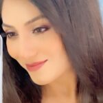 Neha Prajapati Instagram - Sanu kariye ishaare..💗 #reels #reelsinstagram #instagramreels #trendingreels #reelitfeelit