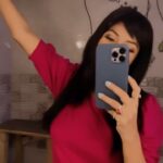 Neha Prajapati Instagram - Grooving on this..💃🏻 #reels #reelsinstagram #mirroreels #reelitfeelit #instagramreels #trendingreels