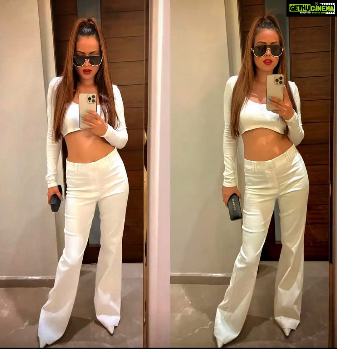 Nia Sharma Instagram - Can’t leave home without.. phone, sunglasses, final check Selfies and smelling good.