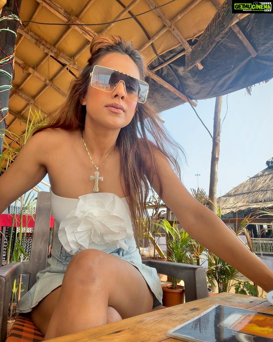 Nia Sharma Instagram - Find friends to sit behind you on a scooty despite knowing they can fall off any min 😅 (3rd picture) #beachhopping