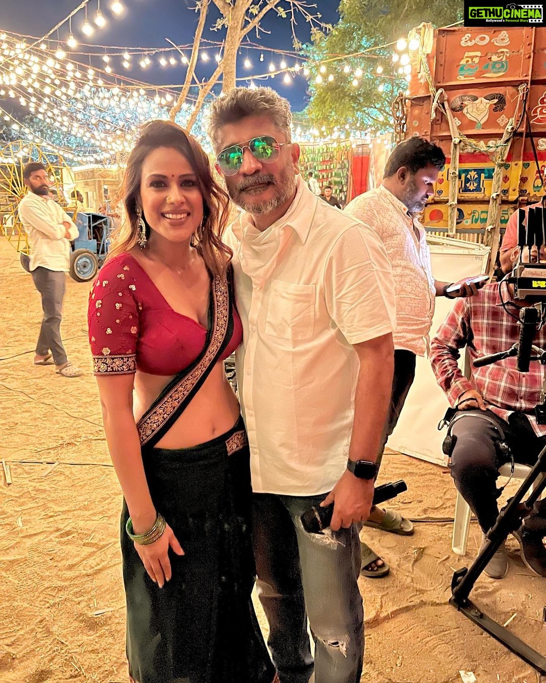 Nia Sharma Instagram - Sometimes it’s not just a Shoot.. it’s a whole Experience you take away.. #rajusundarammaster🙏🙏 @pawan_basamsetti it was fun. Thank you for this opportunity. My First down south✌️ @makeupbyastha @hairbyrajabali you both ❤️👌 dil se thanks. Teamwork😎