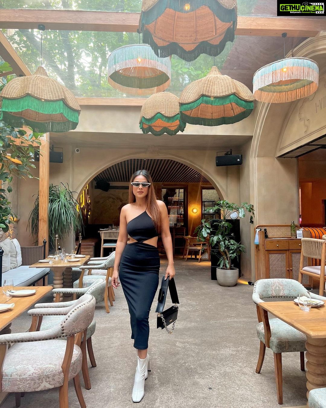 Nia Sharma Instagram - Just you arriving for a work Meeting. Casually though 😎😇
