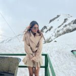 Nia Sharma Instagram - Quite an Uphill Task to Reach these Mountains ⛰️ but Sooooooo Damn worth it… #changulake #ropeway🚠 #tsomogolake Changu Lake, Sikkim