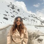 Nia Sharma Instagram - Quite an Uphill Task to Reach these Mountains ⛰️ but Sooooooo Damn worth it… #changulake #ropeway🚠 #tsomogolake Changu Lake, Sikkim