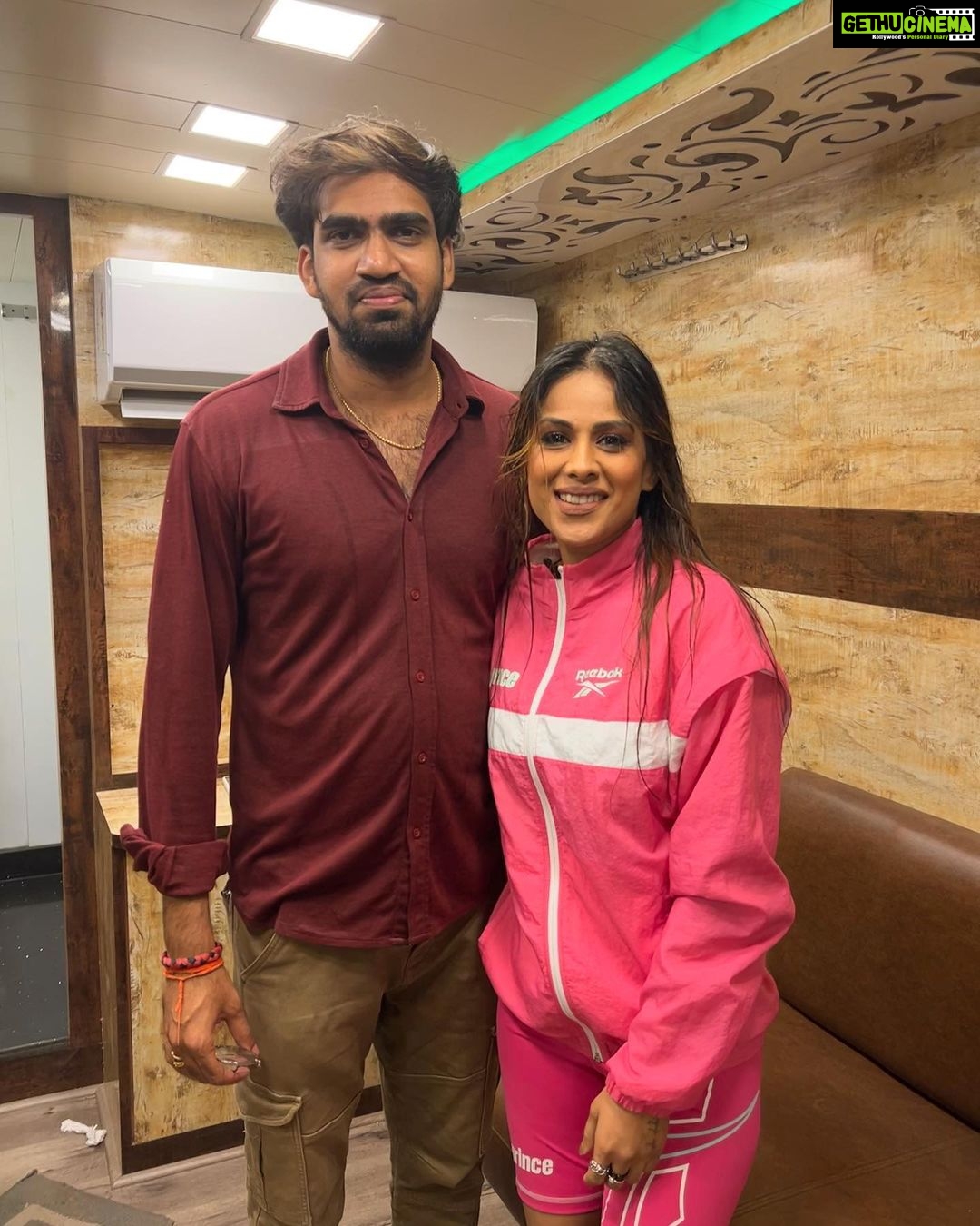 Nia Sharma Instagram - Sometimes it’s not just a Shoot.. it’s a whole Experience you take away.. #rajusundarammaster🙏🙏 @pawan_basamsetti it was fun. Thank you for this opportunity. My First down south✌️ @makeupbyastha @hairbyrajabali you both ❤️👌 dil se thanks. Teamwork😎