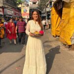 Nia Sharma Instagram – Happiest Birthday Dear Mommy… @ushaa2863 💯🫡 

Thanks for today @sudipan_d (panditji) 😘🤣 Shree Siddhivinayak Ganapati Temple