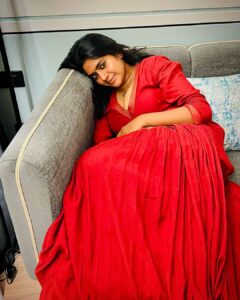 Nimisha Sajayan Instagram - 😃🙂🙁

📸 @aswani_haridas_