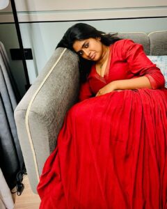 Nimisha Sajayan Instagram - 😃🙂🙁

📸 @aswani_haridas_