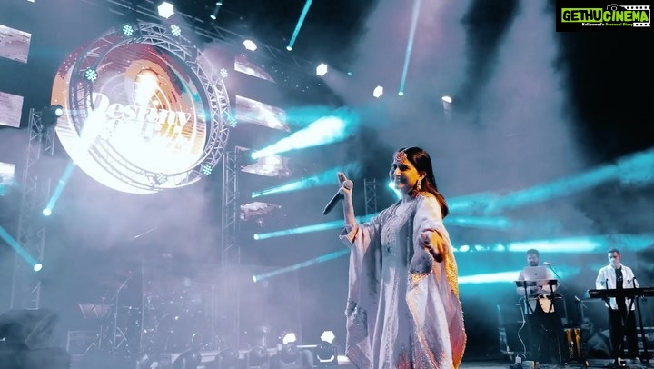 Nimrat Khaira Instagram - Hello gal suno … 2 days to go , Melbourne 13th August ✌🏻