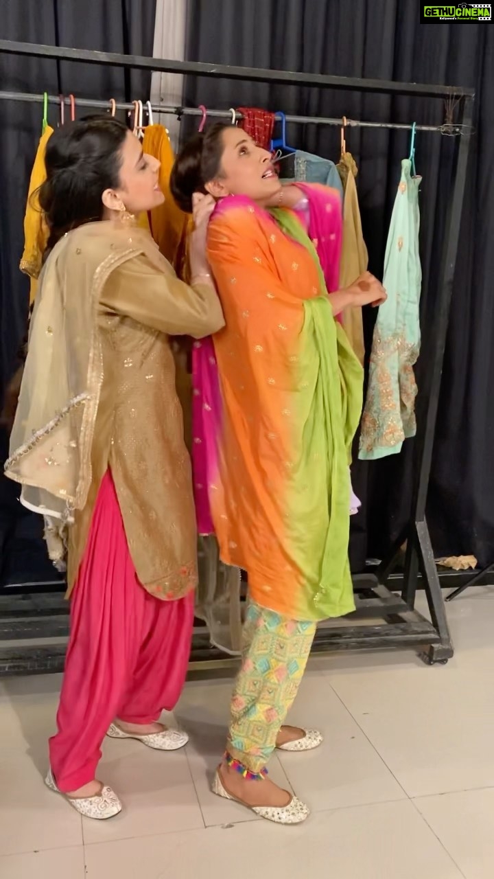 Nimrat Khaira Instagram - Tag your saunkan or make a reel with saunkan😀 kisse di saunkan phone hona, kisse di apne husband da best friend, ya kisse da kam 😀😀 etc etc #saunkansaunkne releasing worldwide 13th may 2022