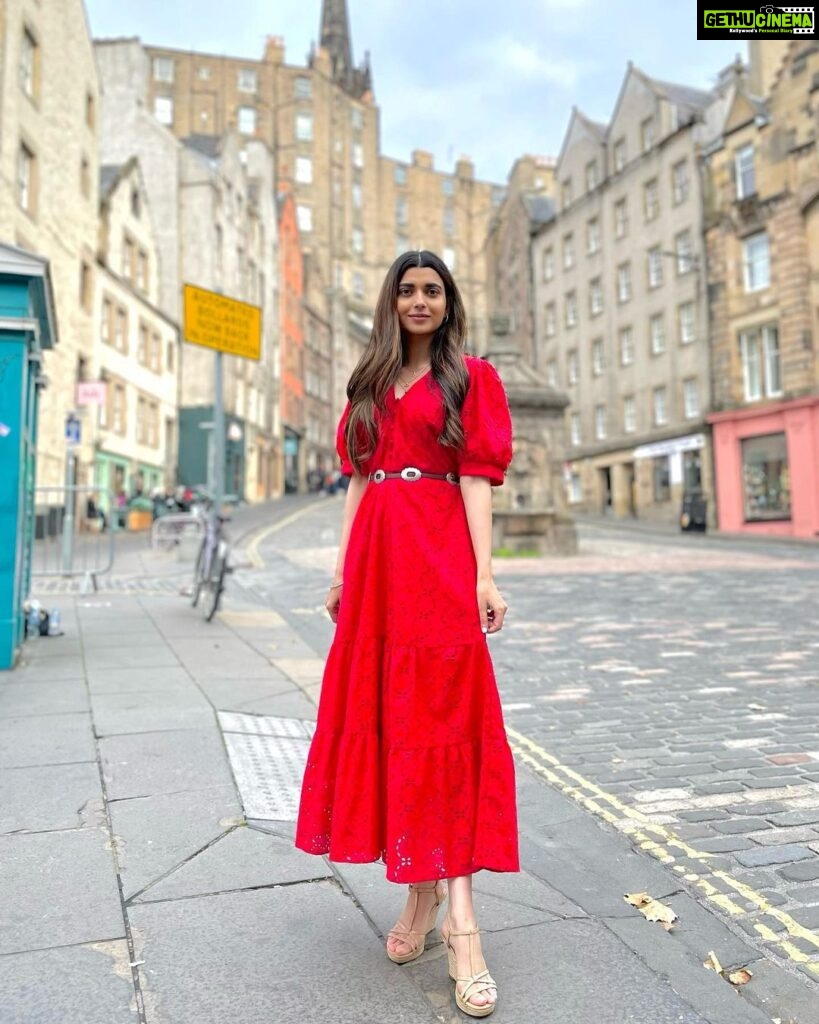 Nimrat Khaira Instagram - Chunni lot official video out now on youtube . link in story ❤️ Destiny tour Australia 6th August Perth 13th August Melbourne 28th August Sydney 27th August Auckland