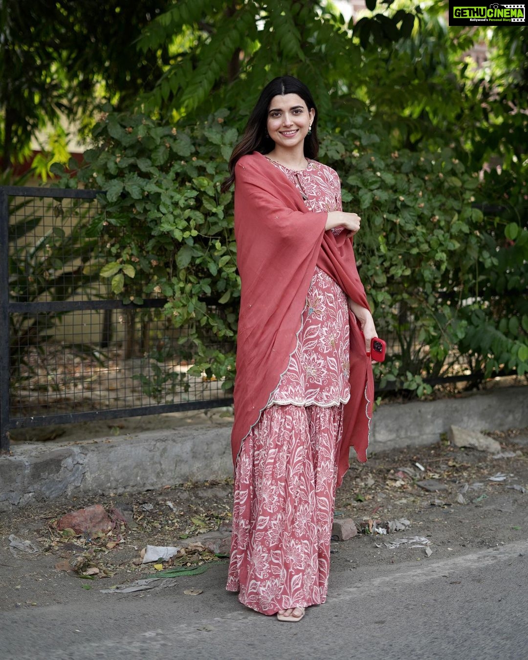 Nimrat Khaira Instagram - Saunkan Saunkne 13 May ❤️ Outfit by @rekhabydeepaknagrani Earrings by @curiocottagejewelry Stylist @d_devraj Style team @stylebyayesha @aestheticstyles.by.yashasvi photography @daasmediaworks