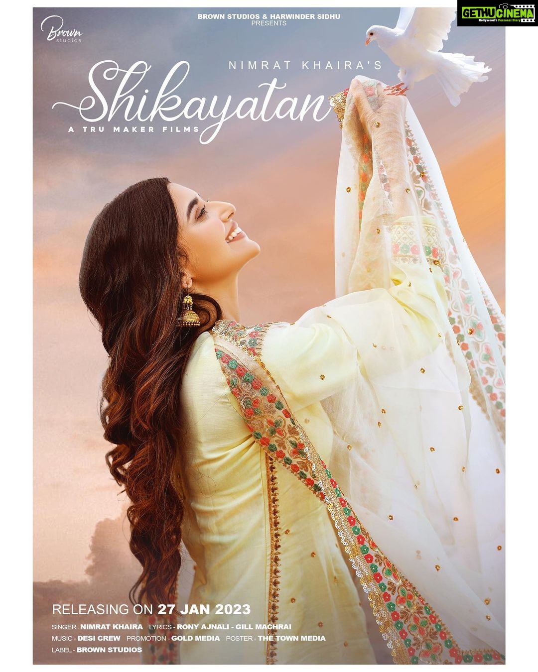 Nimrat Khaira Instagram - Es saal da mera pehla gana ,puri punjabi vibe βπ» SHIKAYATAN releasing on 27 Jan 2023 Music @desi_crew Lyrics @ronyajnali @gill_machhrai Video @tru_makers Label @brownstudios1 @goldmediaa @thetownmedia #nimratkhaira