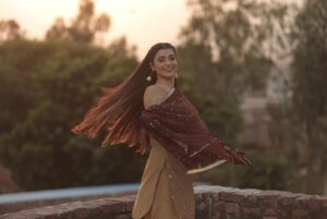 Nimrat Khaira Instagram - Saunkan Saunkane 13 May🤎. 📸 @dashmesharts @imgeetu @santosh_makeup_artist