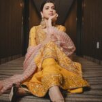 Nimrat Khaira Instagram - Shamil hogye hain baadlon mein Aur Jagmaga rahe hain saara manzar Wearing @the_rosegirl Jewels @rasa_jewels Photos - @supinder_khattra