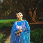 Nimrat Khaira Instagram - ਪੋਤੀ ਸਰਦਾਰਾਂ ਦੀ ♥️ Photography @ravankhosa Outfit @pippal_patiyaan jewellery @punjabijewellery