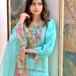 Nimrat Khaira Instagram – Chunnilot krdi ne tak ki leya …
#Nimmo #nimratkhaira #album #chunnilot

@the_rosegirl