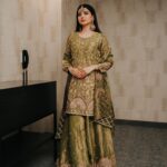 Nimrat Khaira Instagram – Turdi hai taan ghazal hai lagdi 💚

📸 @supinder_khattra 
👗@the_rosegirl 
💍@rasa_jewels