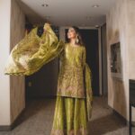 Nimrat Khaira Instagram - Turdi hai taan ghazal hai lagdi 💚 📸 @supinder_khattra 👗@the_rosegirl 💍@rasa_jewels