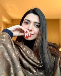 Nimrat Khaira Instagram - 🤎🤎
