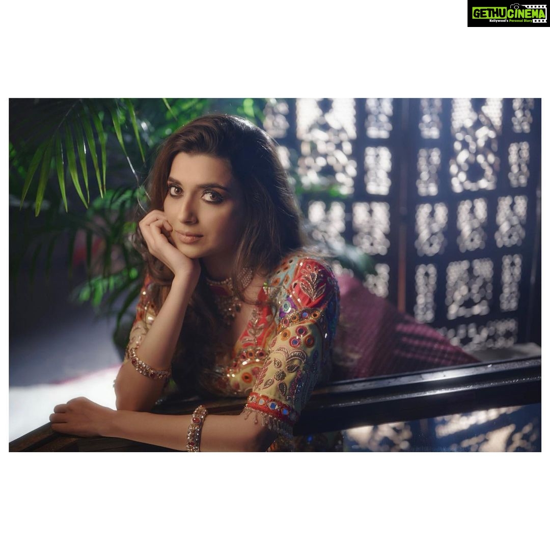 Nimrat Khaira Instagram - ❤️❤️ Styled by - @ababeelkaursidhu Photography - @harpreet_1173 Outfit - @whitelilybynavneettsidhu Makeup - @samairasandhu Hairstylist - @h.headdress Jewellery - @jagdishjewellerschandigarh Backdrop- @collectivepixel_ Props - @sangriastories